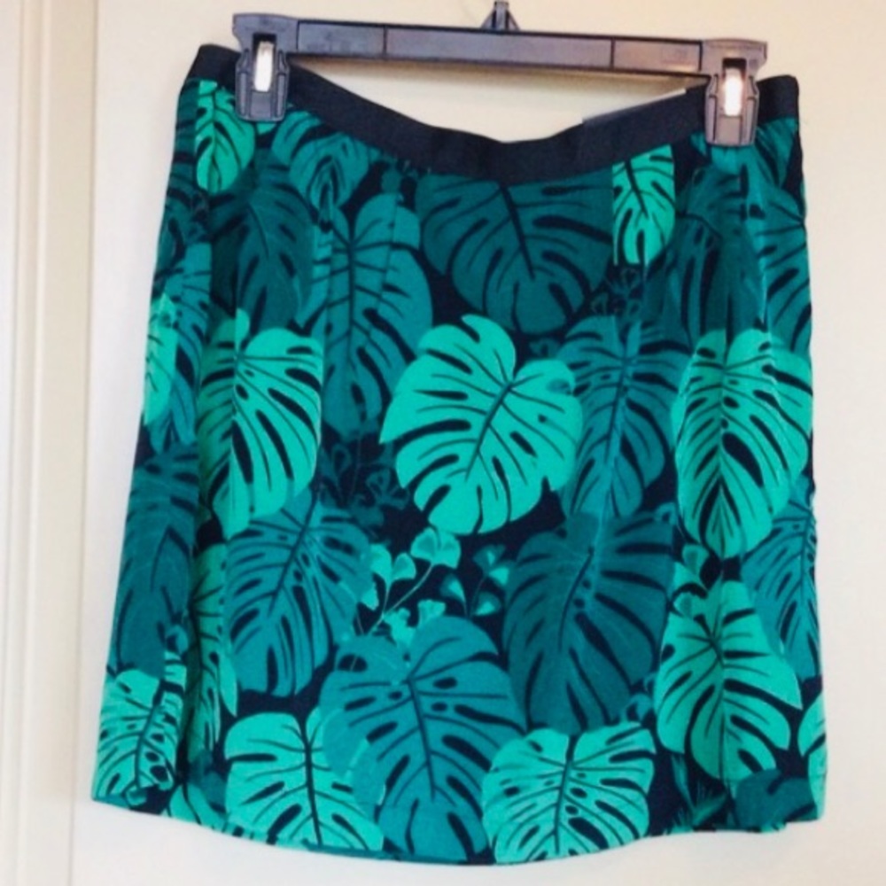 Banana Republic green black leaf printed skirt with lining size 4